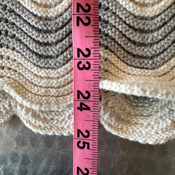 YITAI Pullover Sweater with Hood – L (Off-White and Grey) - Picture 5 of 6